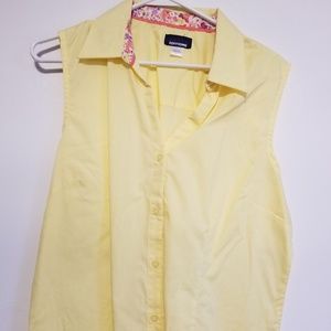 Womans button up blouse/Nwot